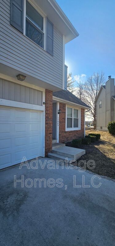 Building Photo - 11905 W 117th Terrace