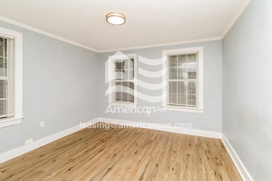 Building Photo - 335 E Ridgeway St