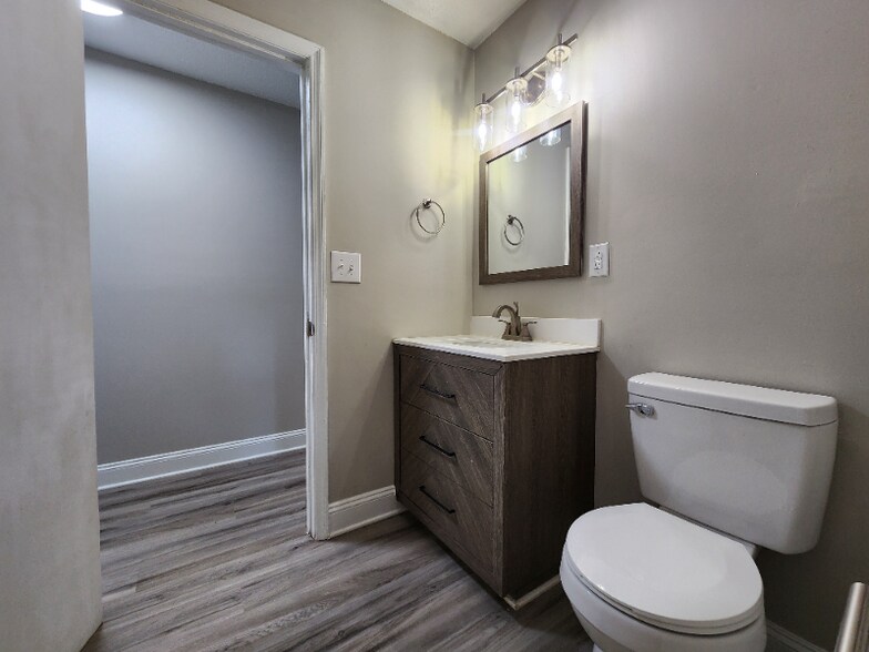 Building Photo - 445 Summerland Dr