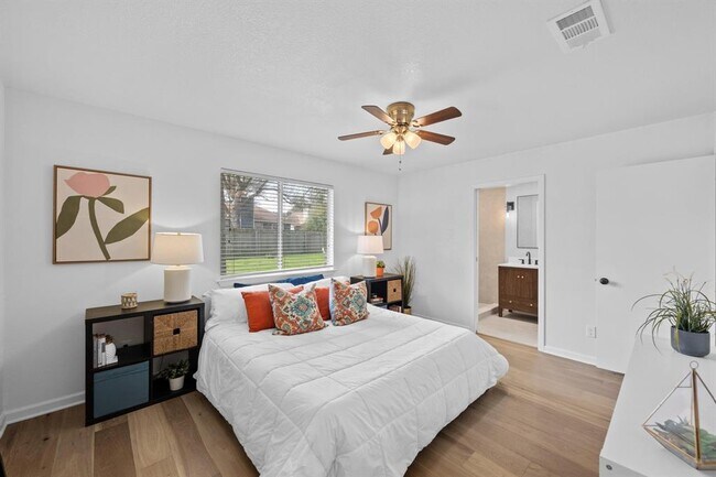 Building Photo - 11305 Songbird Cove