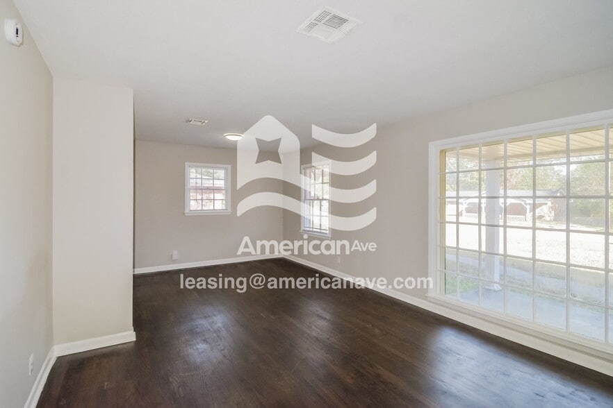 Building Photo - 227 Marian Dr