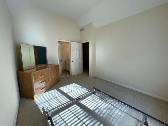 Building Photo - 1378 Greencrest Ct SW