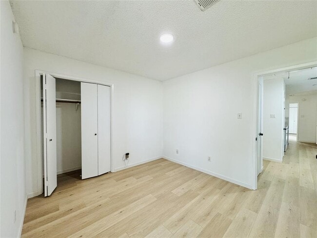 Building Photo - 2906 Shadow Trail Dr