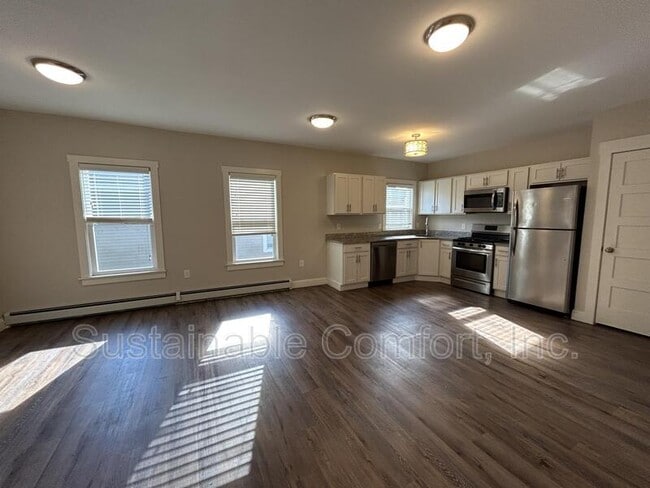 Building Photo - 77 Merrifield St