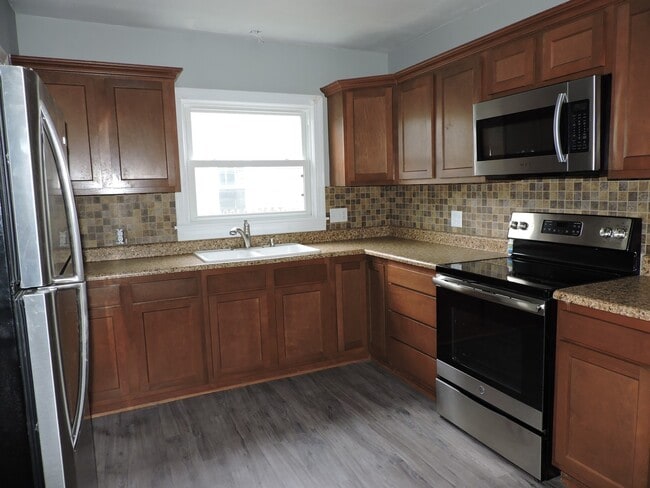 Building Photo - 2 bedroom, 1 bath house