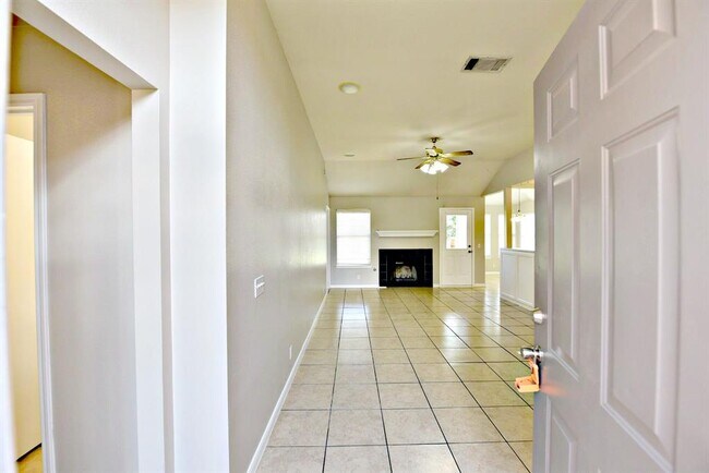 Building Photo - 904 Lantana Ln