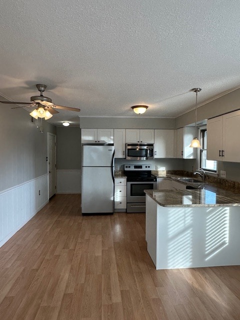 Kitchen - 34545 Titleist Ct