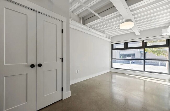 Building Photo - 305 Webster Ave