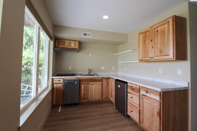 Building Photo - 3 bed, 2 bath attached House on Pasco River