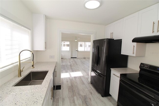 Building Photo - 5235 Calle De Costa Rica