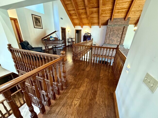 Building Photo - 533 Sierra Madre Ave