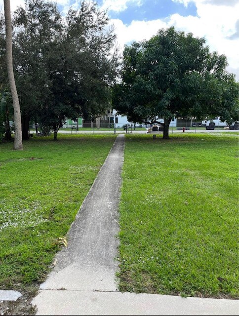 Building Photo - 902 Boston Ave