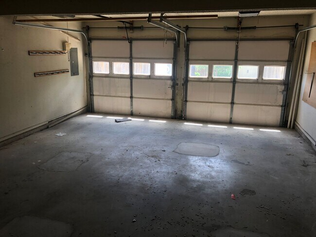 Building Photo - Amazing Location in Carrollton!!