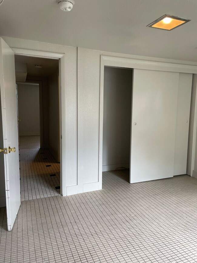 Building Photo - 4 Bed 2 Bath Old Town Fort Collins Home on Corner Lot