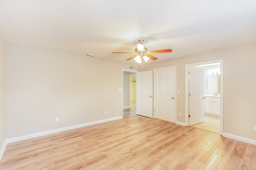 Building Photo - 674 15th Ave S