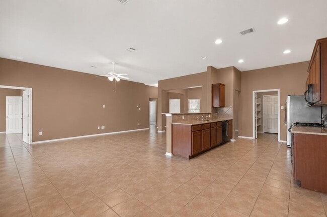 Building Photo - 354 Camelia Pkwy
