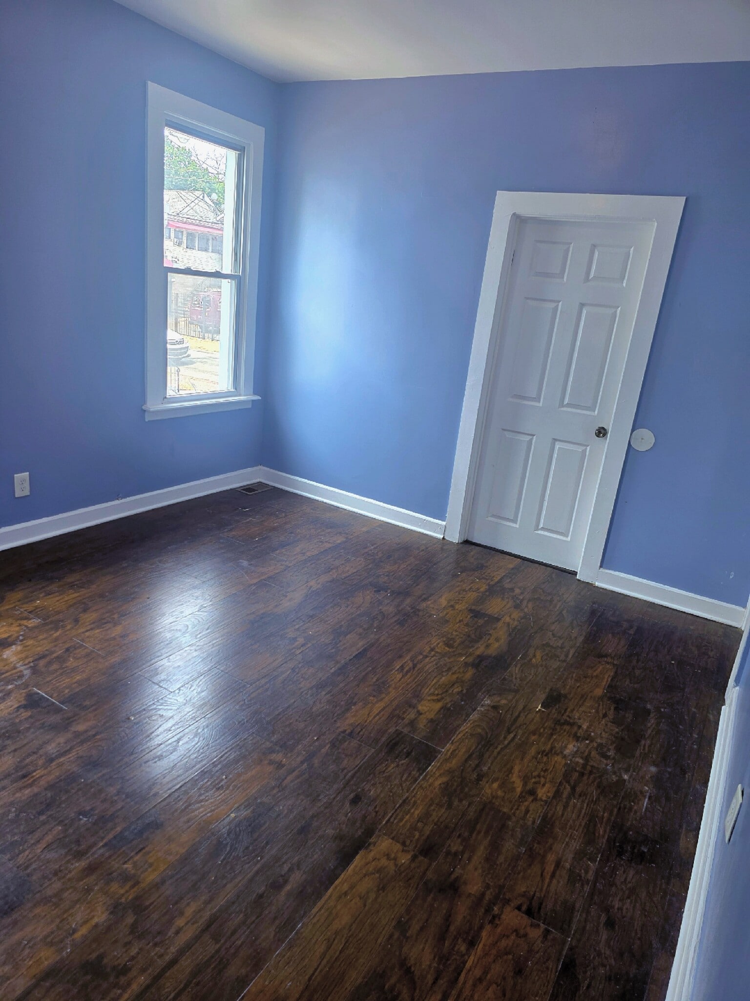Living Room - 212 Oakwood Pl