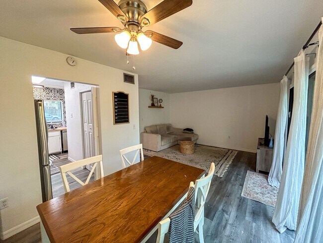 Building Photo - 1038 SW 6th Dr