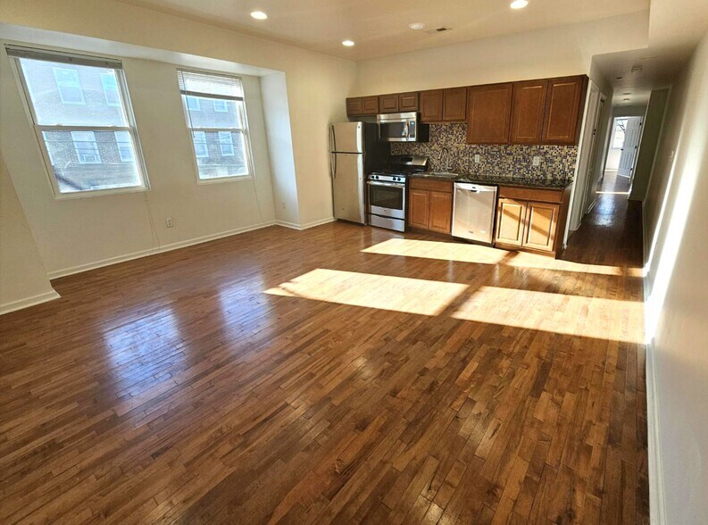 Building Photo - 601 N 39th St