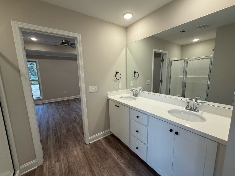 Building Photo - 546 Patrick Farms Dr