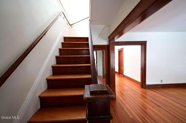 Building Photo - 11 Brayton St