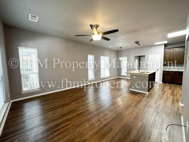 Building Photo - 431 Jannie St