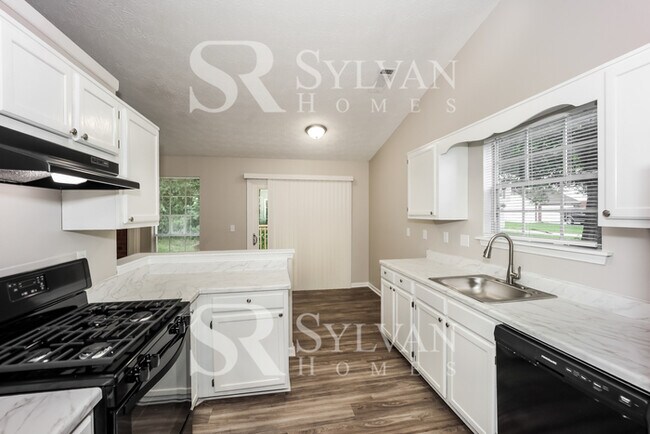 Building Photo - Feel right at home in this charming 3 bedr...