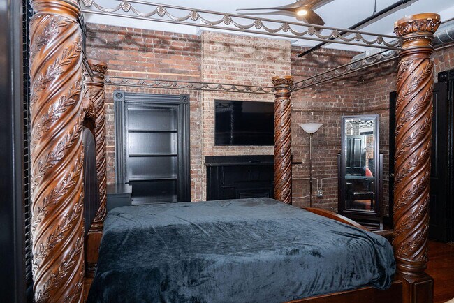 Building Photo - 275 S Limestone