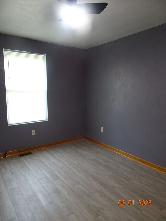 Building Photo - 3 Bedroom, 1.5 Bath Duplex in Hampton for ...