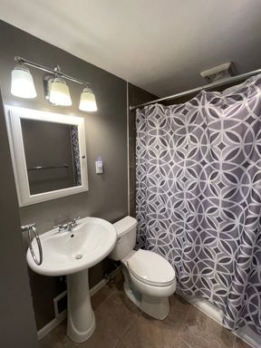 Building Photo - Charming 3 bed, 2 bath with finished basement!