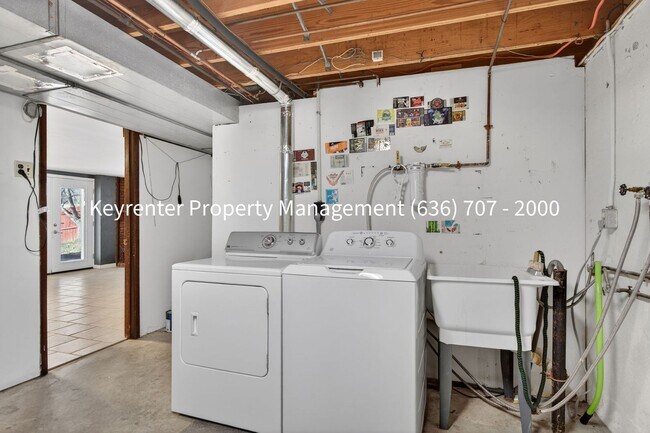 Building Photo - Spacious 3BR Home with Finished Basement in St. Charles