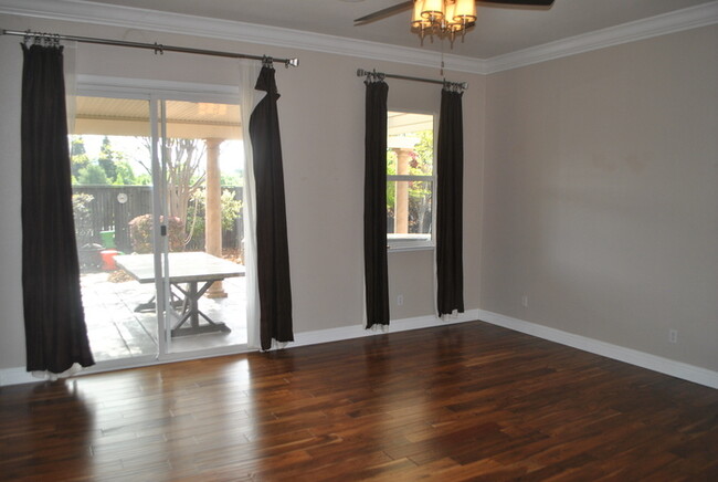 Building Photo - Gorgeous 4 Bedroom Home in the Stonebriar ...