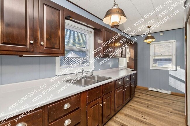 Building Photo - 3620 E 7th St