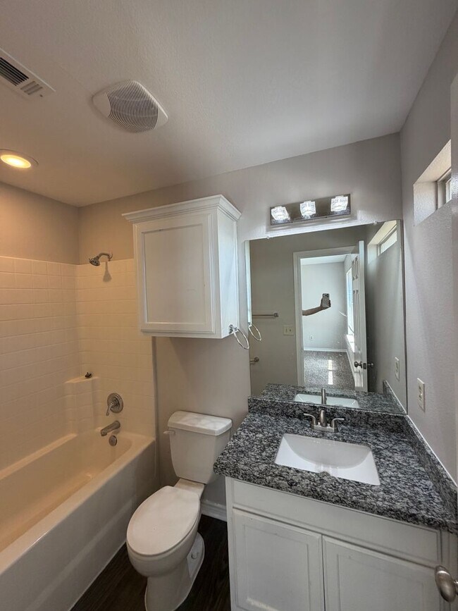Building Photo - 2543 Pascal Ct
