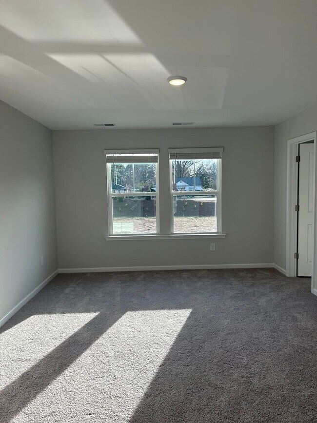 Building Photo - Spacious 3BR Townhome in Durham Near RTP, RDU & Downtown