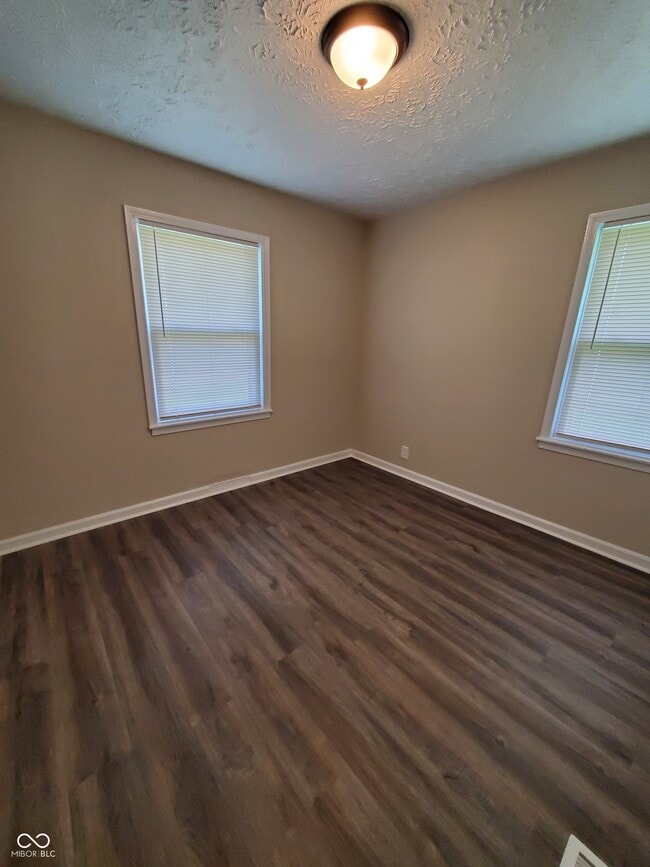 Building Photo - 6019 Oak Ave