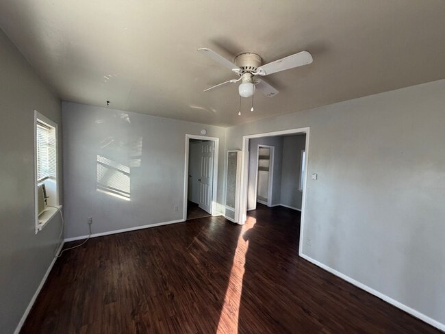 Building Photo - 1 bedroom 1 bath - downstairs