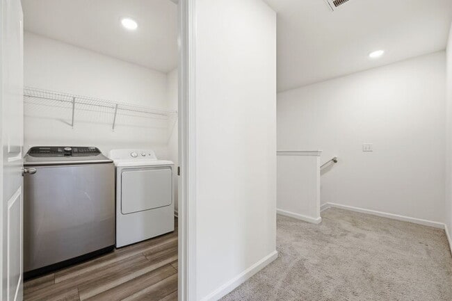 Building Photo - 307 Spaight Acrs Wy