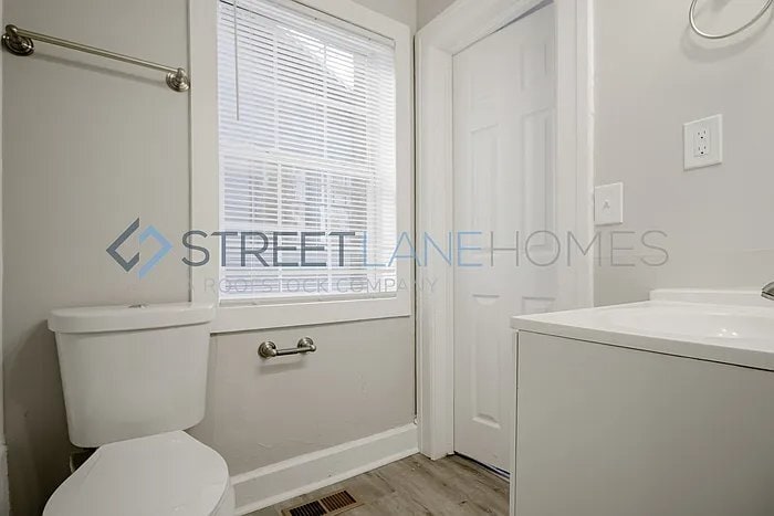 Building Photo - 8203 4th Ave S