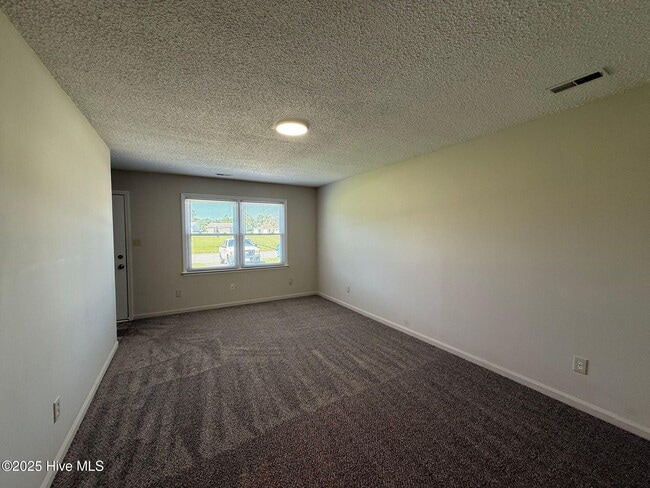 Building Photo - 102 Stallion Dr