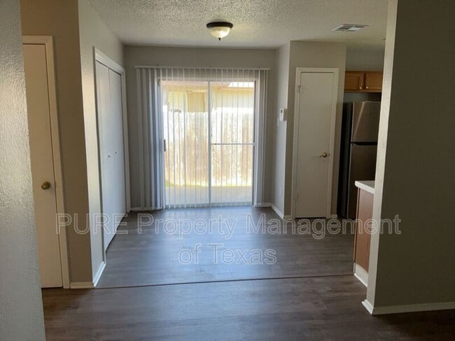 Building Photo - 608 Greenlawn Blvd