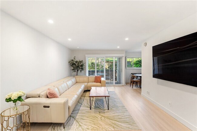 Building Photo - 4724 Park Granada