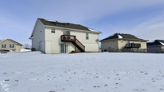 Building Photo - 2213 Larkspur