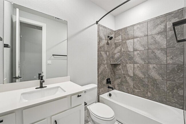 Building Photo - 197 Left Frk Dr