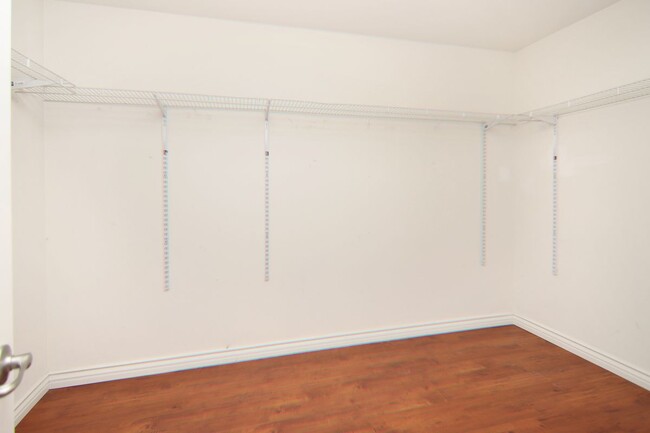 Building Photo - 1212 Lavendar Way