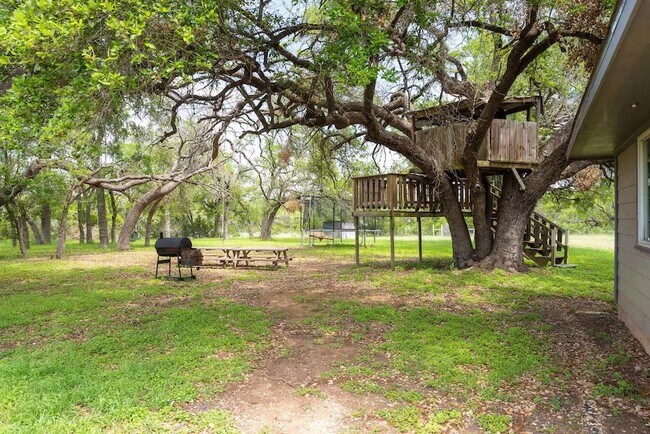 Building Photo - 801 John Knox Rd