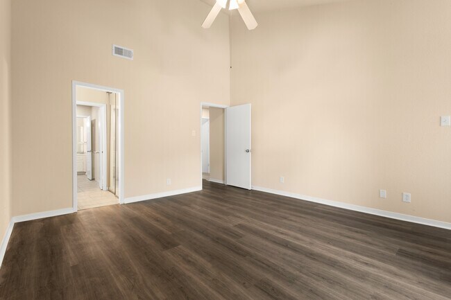 Building Photo - 5921 Arncliffe Dr