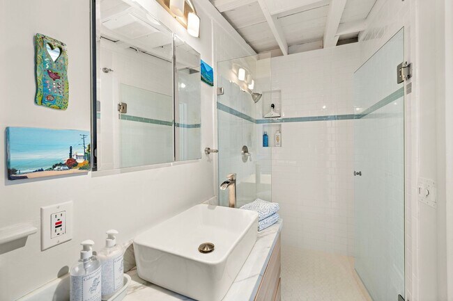 Building Photo - Bluebird Canyon Hidden Gem