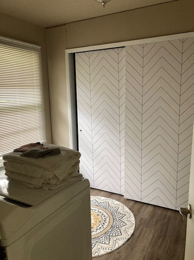 Building Photo - Furnished Long Beach 2 Bedroom