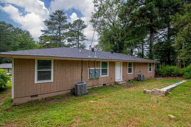 Building Photo - For Rent: Spacious Studio with 2 Baths in ...